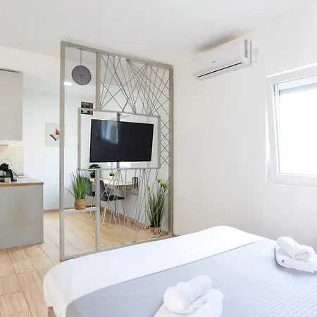Airport Apartment