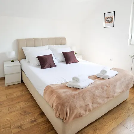 Airport Apartment